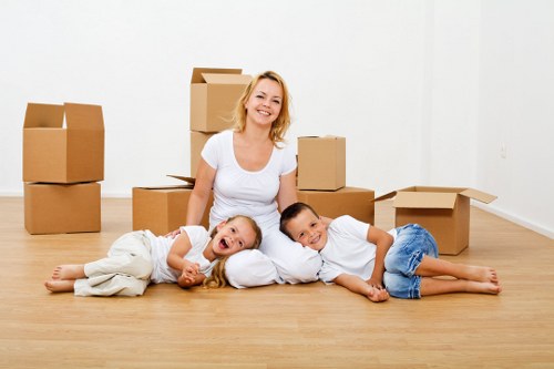 Packing and loading items for short-term self storage near Hounslow